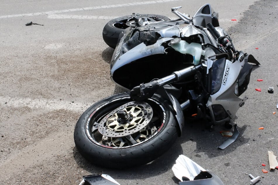 Ein Toter nach mutmaßlichen Motorradrennen: Junge Männer vor Gericht