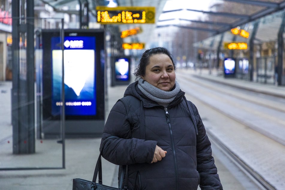 Doriana Hofmann (43) hoffte verzweifelt, dass am Postplatz doch noch eine Straßenbahn einfährt.