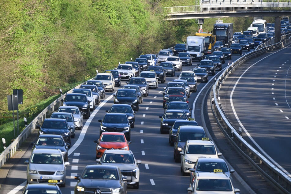 Autofahrer müssen zum langen Wochenende Geduld mitbringen. (Archivfoto)