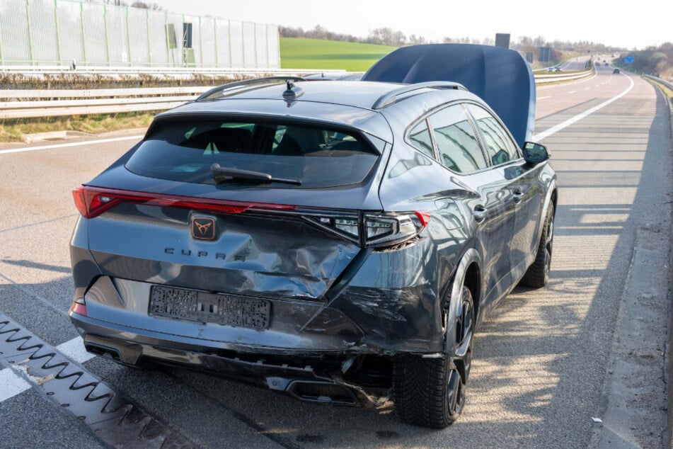 Beide Autos mussten nach dem Unfall abgeschleppt werden.