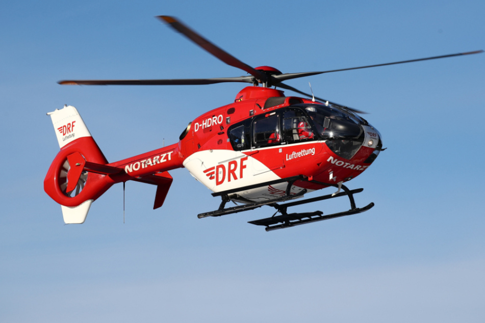 Die Wanderin fiel in eine Schlucht und musste von einem Hubschrauber gerettet werden. (Symbolbild)