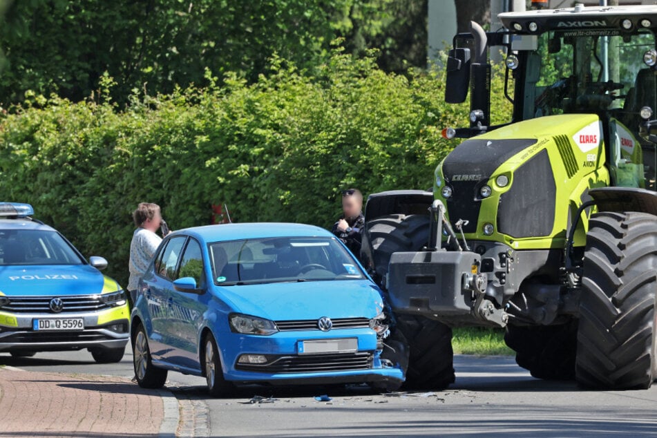 Beide Fahrzeuge wurden stark beschädigt.