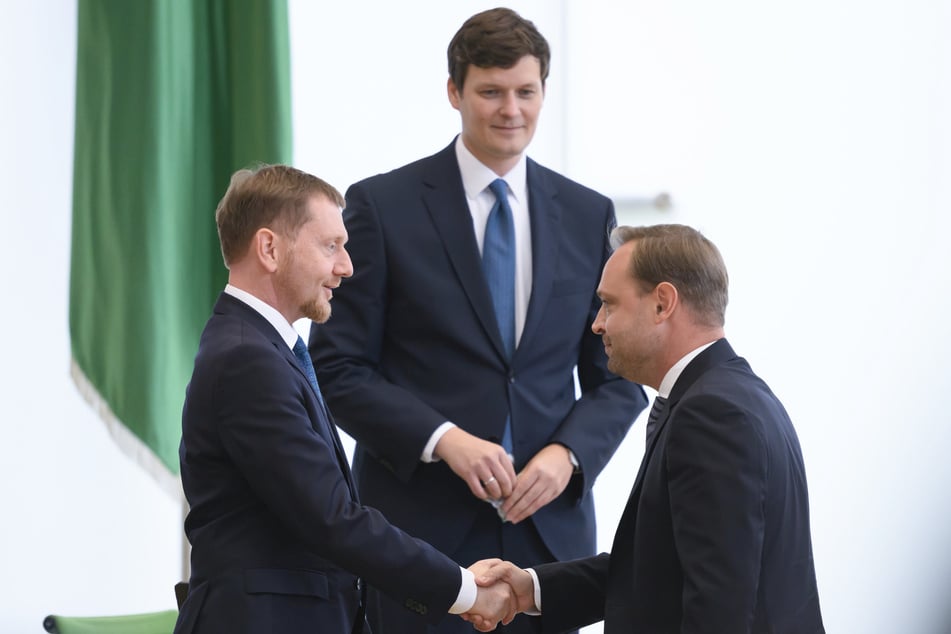 Michael Kretschmer (49), der neue Chef der Staatskanzlei, Conrad Clemens (41) und Noch-CDU-Generalsekretär Alexander Dierks (36, alle CDU, v.l.): Clemens wurde in der Sitzung vereidigt, Dierks soll neuer Landtagspräsident werden.