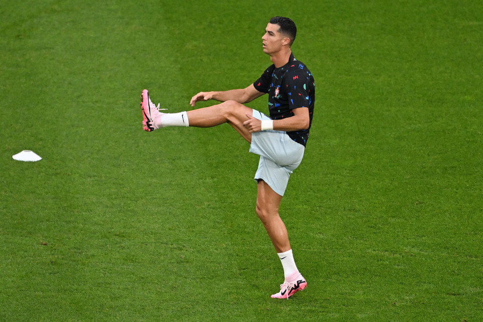Cristiano Ronaldo kann sich beruhigt zurücklehnen: Seine Portugiesen haben den Gruppensieg bereits sicher. Trotzdem will sich der 39-Jährige den Rekord als ältester EM-Torschütze sichern.