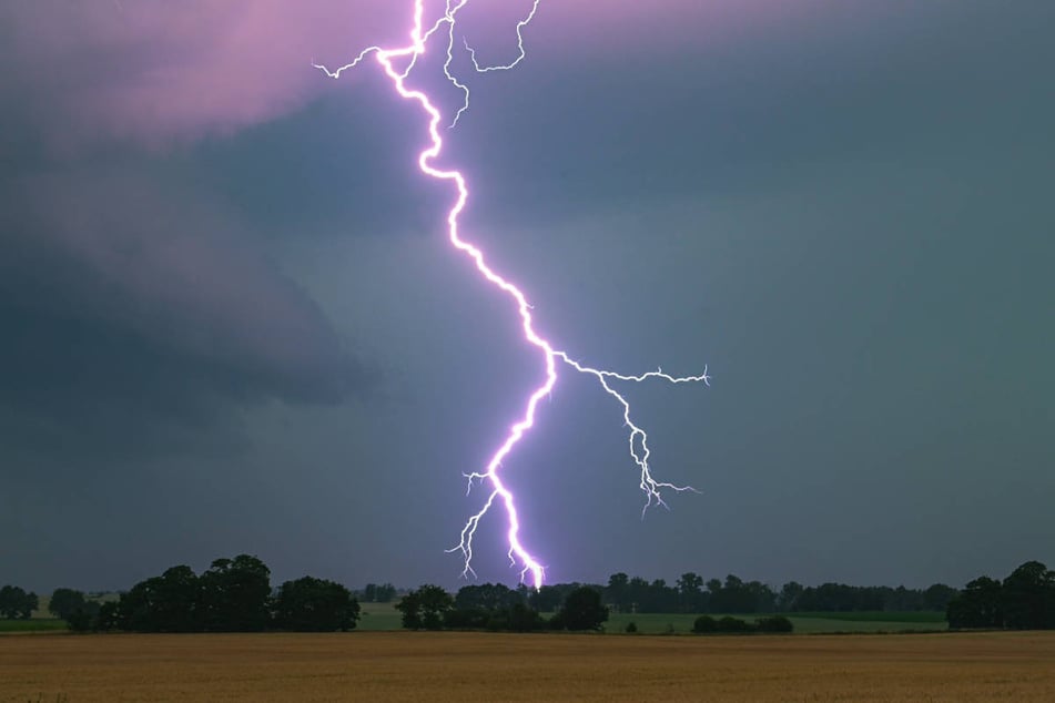 Über Berlin und Brandenburg können sich ab dem Nachmittag heftige Gewitter entladen. (Archivfoto)