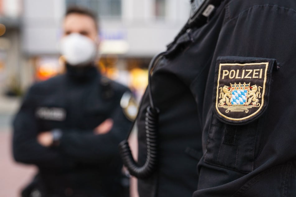 München: Widerlicher Übergriff! Mann will hilflose Lage von betrunkener Frau nach Wiesn eiskalt ausnutzen