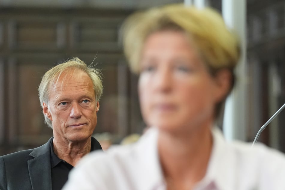 Ex-Sportmoderator Gerhard Delling (67) ist wegen Beihilfe angeklagt.