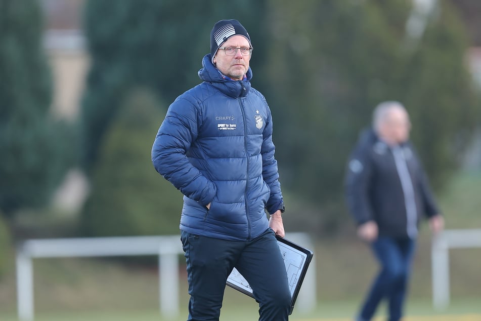 Zwickau-Coach Rico Schmitt (56) holte Somnitz für Könnecke aufs Spielfeld.