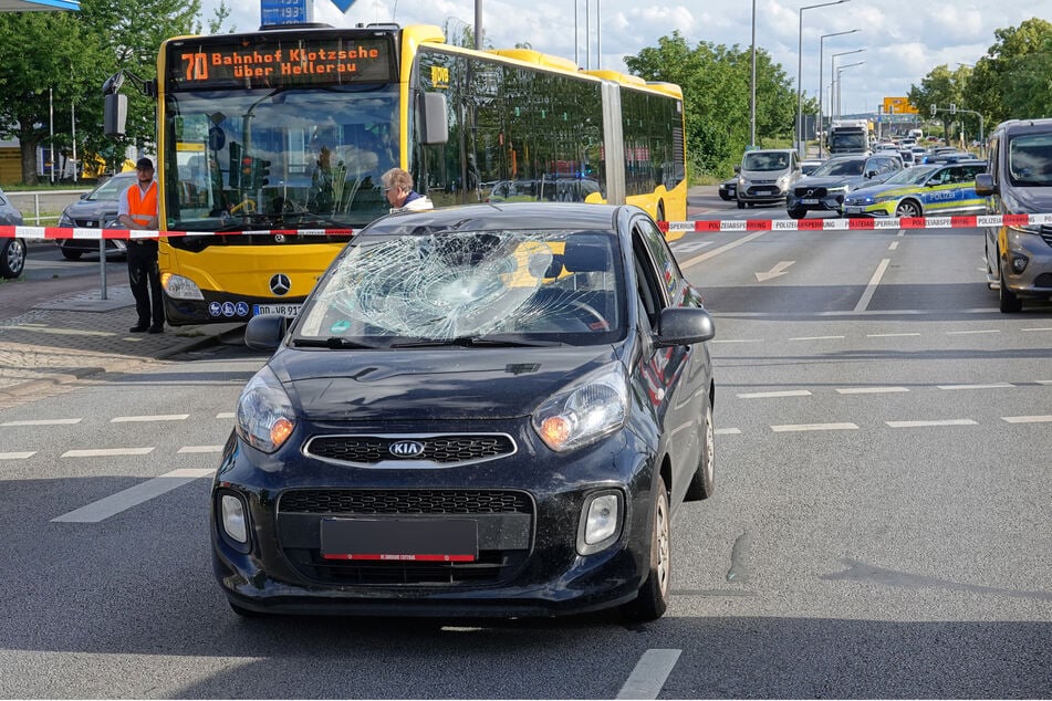 Ein Teenager (16) wurde am Dienstagabend in Dresden infolge eines Unfalls schwer verletzt.