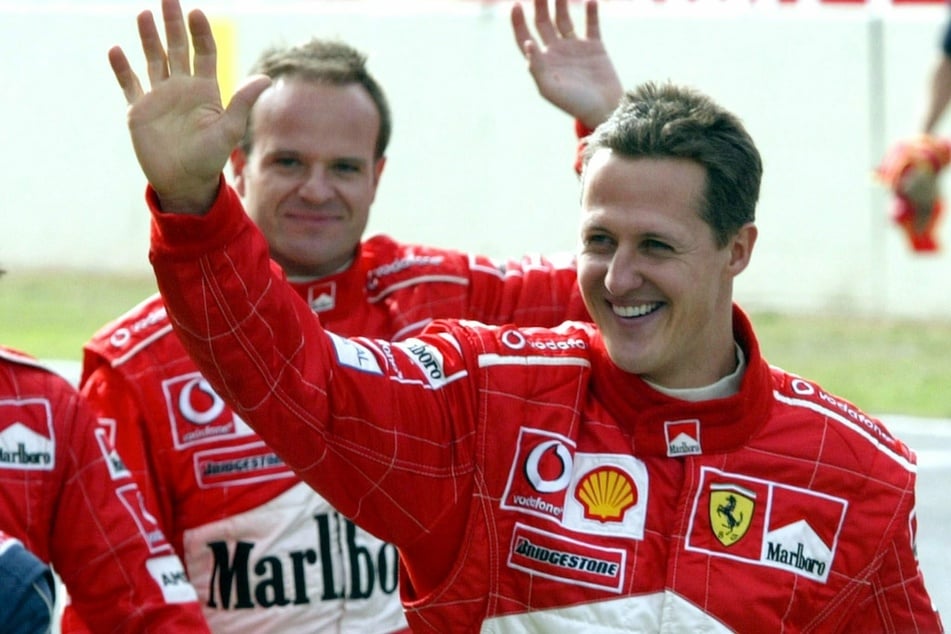 Michael Schumacher (56) im roten Ferrari-Rennanzug. Der Overall ist jetzt für eine gigantische Summer unter den Hammer gekommen. (Archivfoto)