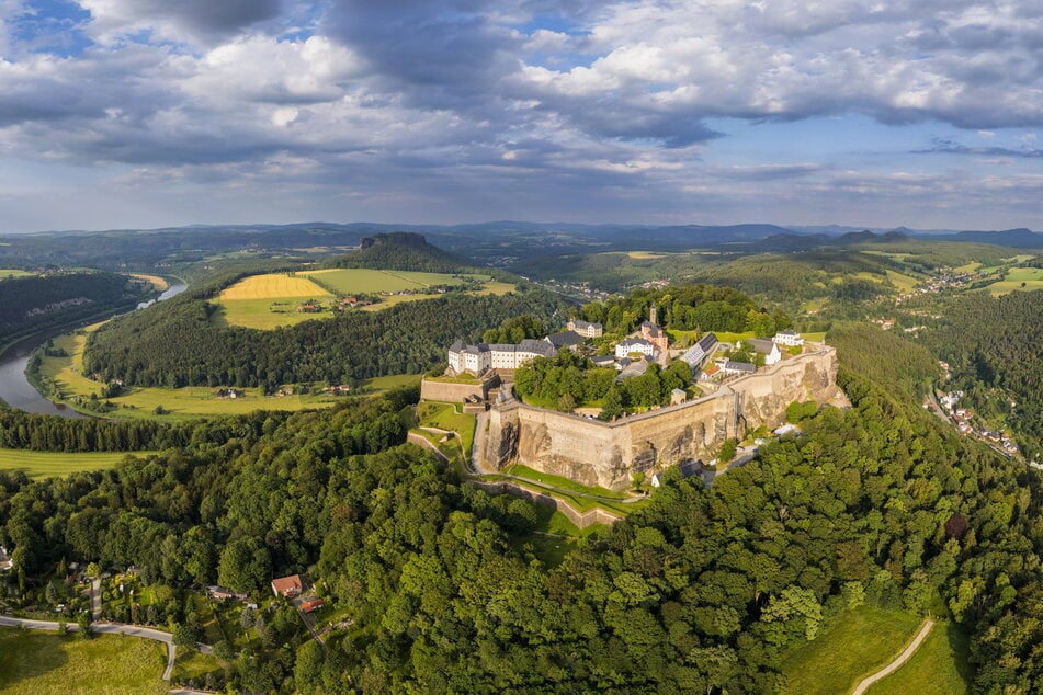 Zu Füßen der Festung Königstein startet der 9. MOPO-Wandertag.