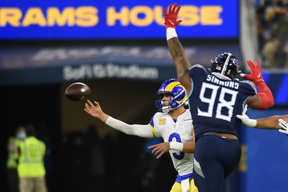 NFL: Titans easily top the Rams for their fifth win in a row