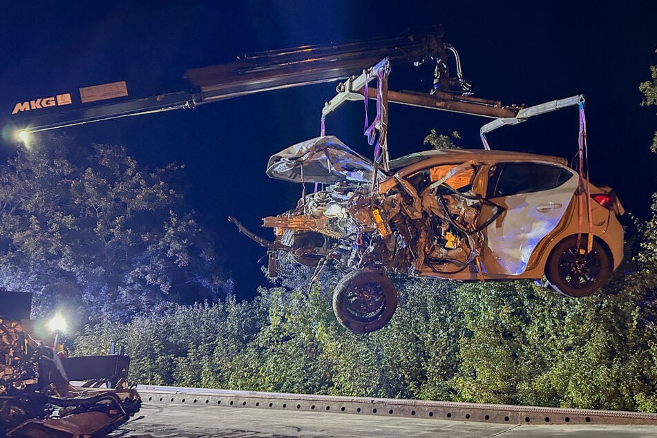 Tödlicher Frontalcrash in Osthessen: Ein Mann stirbt, zwei Menschen schwer verletzt