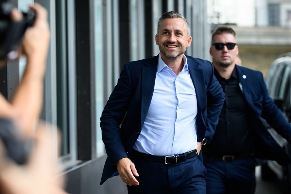 Die AfD gewinnt die Landtagswahl in Sachsen-Anhalt deutlich, kann aber nicht allein regieren. Viele Deutsche lehnen laut einer Umfrage eine Regierungsbildung mithilfe anderer Parteien ab.