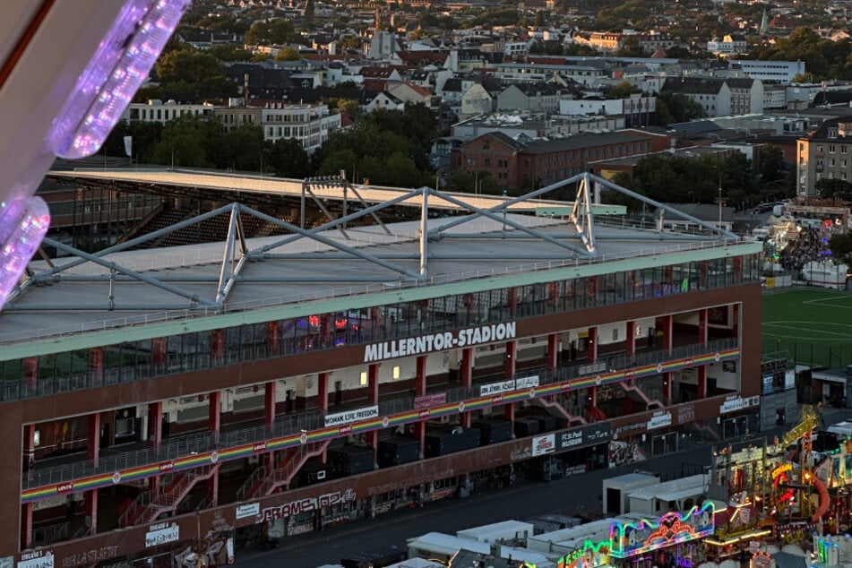 Mit dem Dom im Rücken will der FC St. Pauli am Samstag im Abendspiel am heimischen Millerntor gegen den BVB die ersten drei Punkte holen.