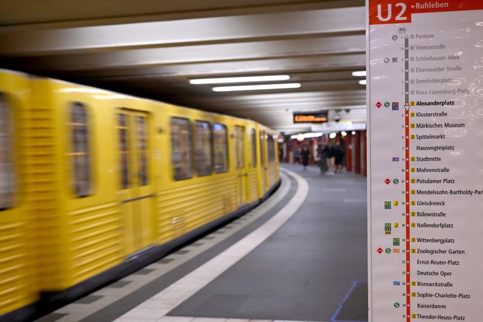 Die U-Bahn der Linie U2 fährt am Donnerstagmorgen nur eingeschränkt. (Archivfoto)