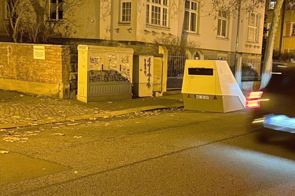 Der Superblitzer steht nun an der Platanenstraße.