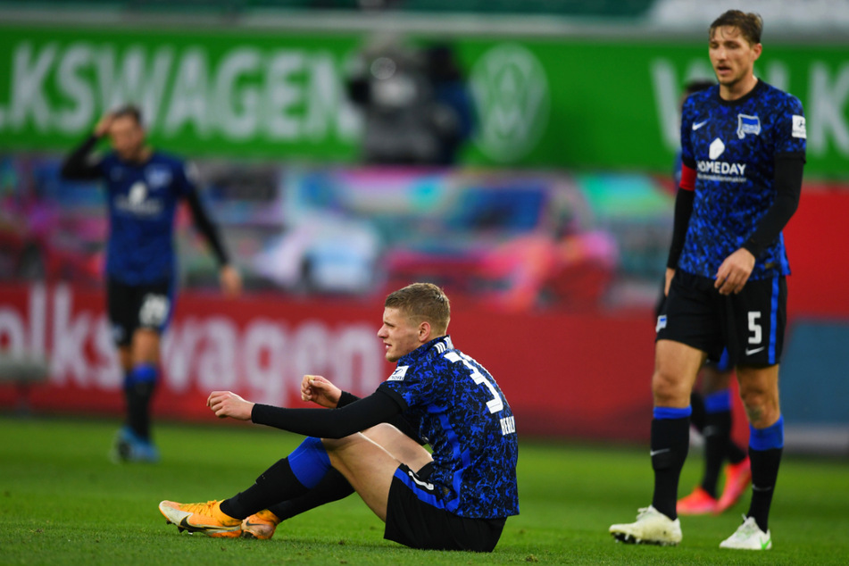 Marton Dardai (am Boden) und Niklas Stark waren nach der Pleite sichtlich frustriert.