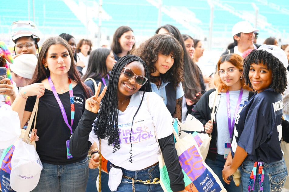 Die Initiative "Girls on Track" bringt jungen Frauen den Motorsport näher.