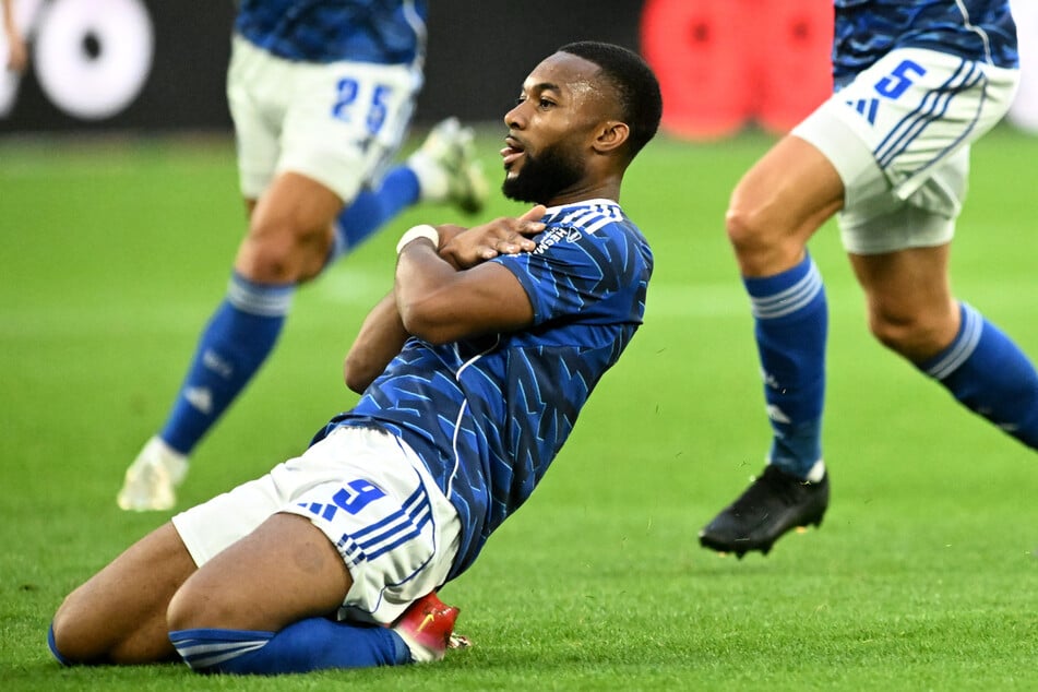 Moussa Sylla (25) startete mit einem Treffer für Schalke in die Saison. Doch zuvor soll er bereits neben dem Platz eiskalt gewesen sein.