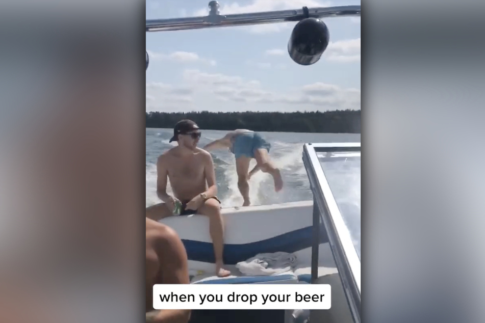 Hier ging es noch einmal gut, trotzdem riskierte der junge Mann für eine Dose Bier sein Leben. Denn die Verwirbelungen hinter dem Boot lassen die Wasseroberfläche steinhart werden.