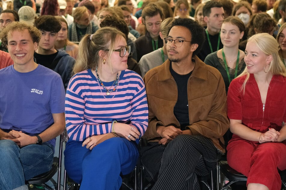 Die alte und die neue Führung der Grünen Jugend (v. l. n. r.): Jakob Blasel (24), Henriette Held, Luis Bobga und Jette Nietzard.