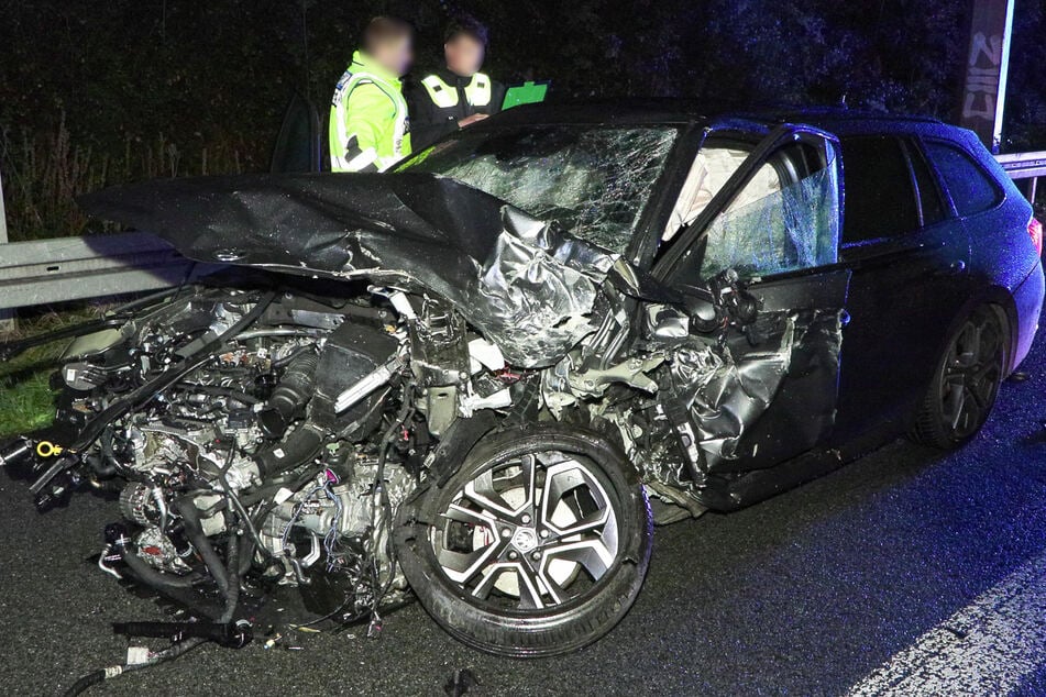 Bei dem schweren Crash wurden drei Menschen verletzt. Der Falschfahrer starb noch an der Unfallstelle.