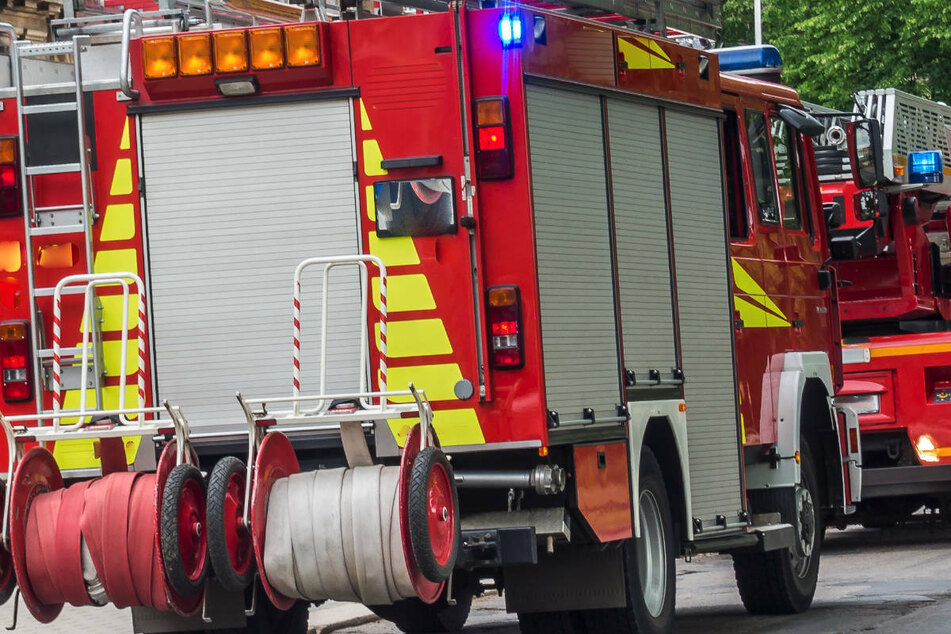 Dm Donnerstagmorgen sind bei einem Brand in einem Mehrfamilienhaus in Demmin mehrere Menschen verletzt worden, darunter ein Feuerwehrmann. (Symbolfoto)