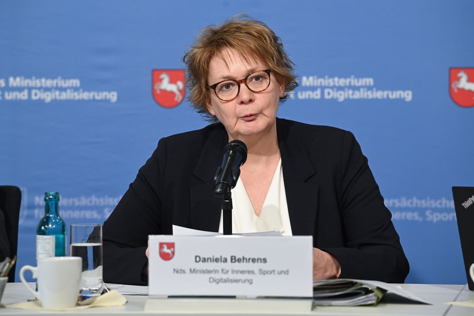 Daniela Behrens (SPD), Innenministerin von Niedersachsen bei der Pressekonferenz in Hannover.