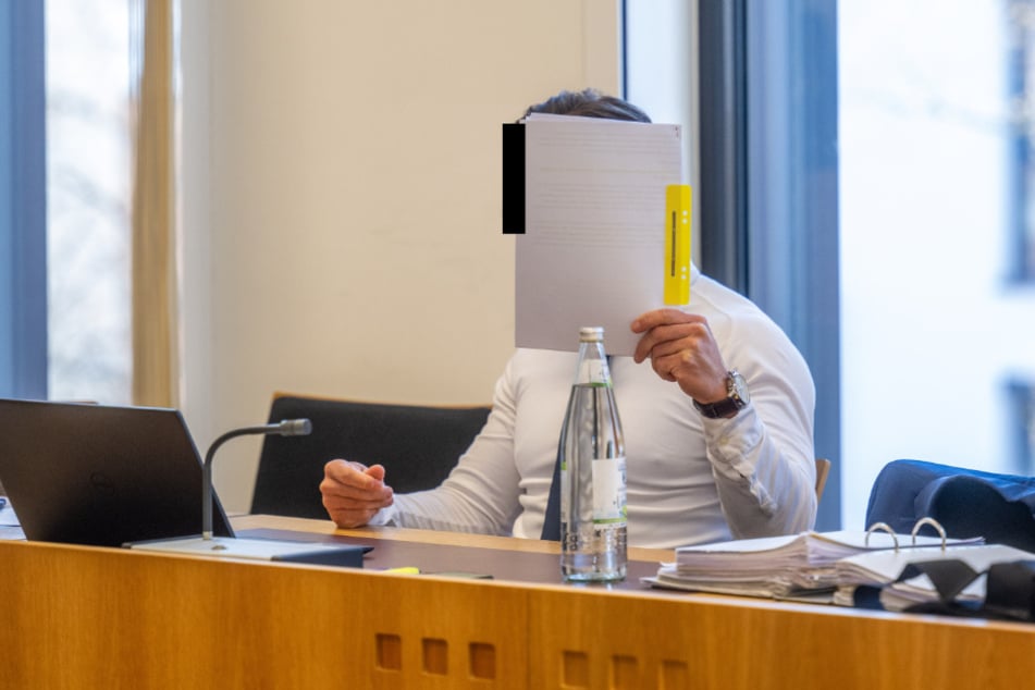 Polizist F. (39) wurde zu neun Monaten auf Bewährung verurteilt.