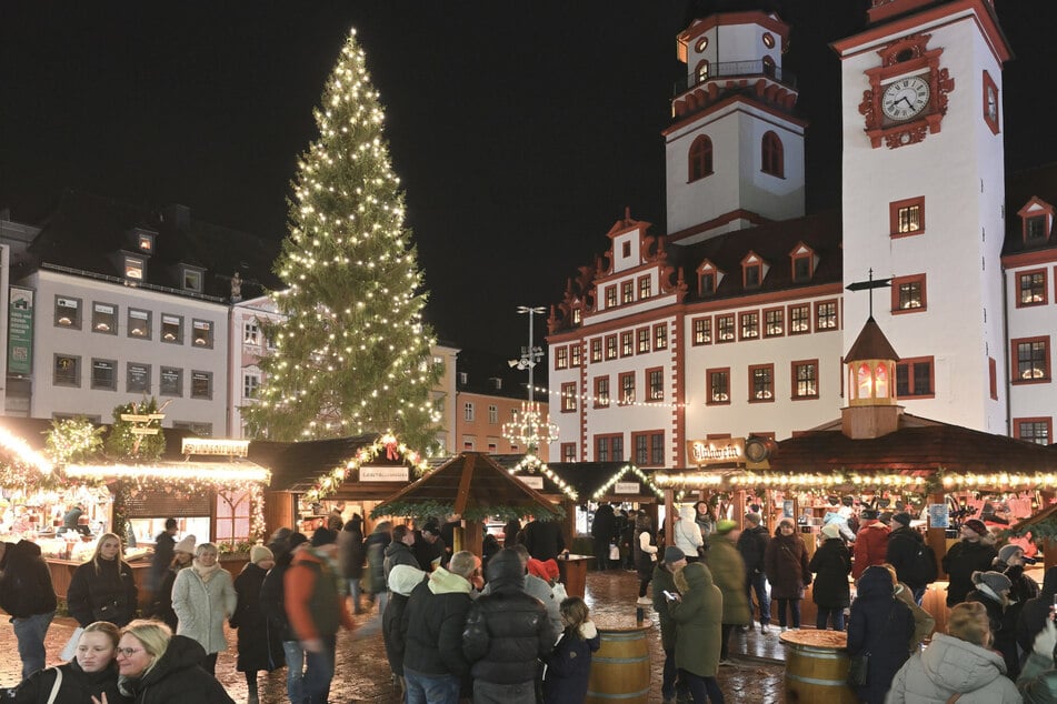Die Chemnitzer wollen trotz hoher GEMA-Gebühren an ihrer Weihnachtsmarkt-Musik im gewohnten Umfang festhalten.