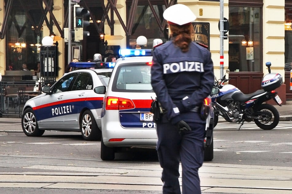 Die Polizei rückte mit mehreren Kräften aus, um den Axt-Mann zu fassen. (Symbolbild)
