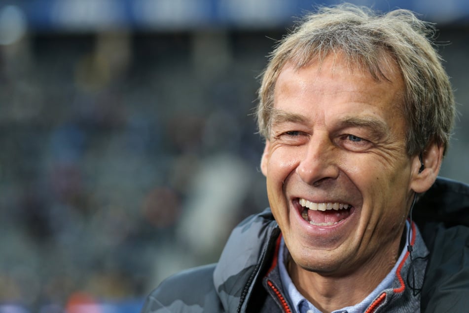 Jürgen Klinsmann will sich in Kalifornien das Online-Geisterderby seines Ex-Clubs, den Stuttgarter Kickers, gegen den SSV Reutlingen anschauen und den Oberligisten damit unterstützen. (Archivbild)