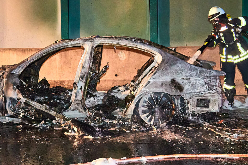 Trauriges Ende einer Urlaubsreise: BMW auf A17 komplett abgebrannt!