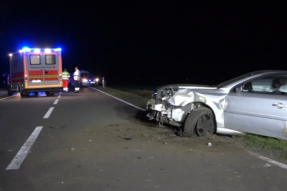 Unfall auf der Landstraße: Fahrer (39) schwer verletzt