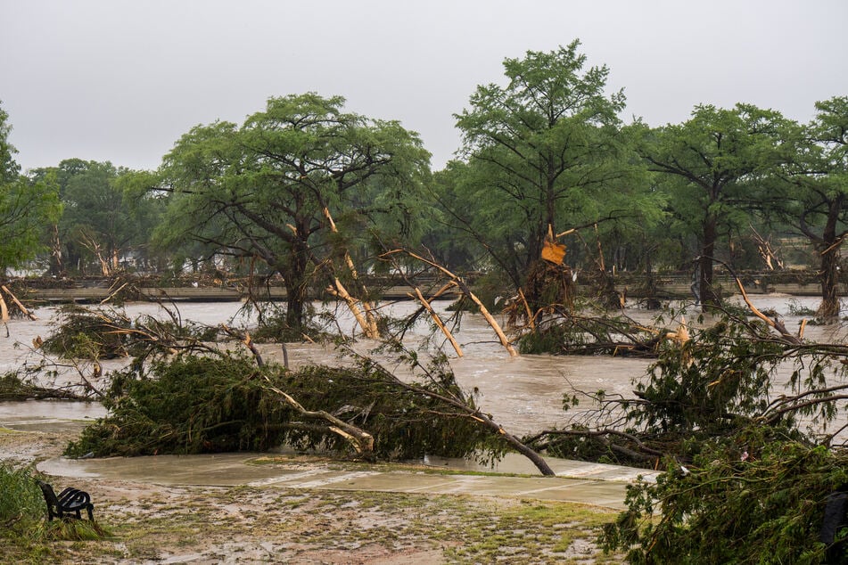 Multiple people dead and missing in sudden devastating Texas floods
