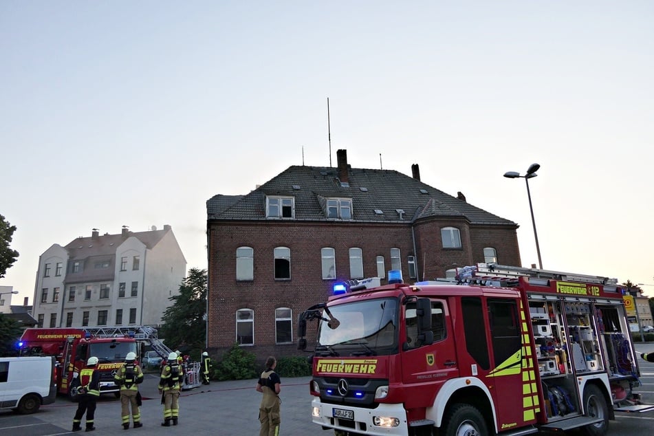 Ein Brand in einem leer stehenden Gebäude hat am frühen Samstagmorgen einen größeren Feuerwehreinsatz in Wurzen ausgelöst.