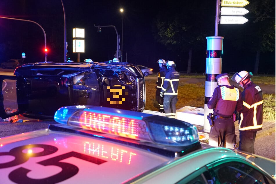 Bei dem Unfall wurde der Stromkasten einer Blitzanlage beschädigt.