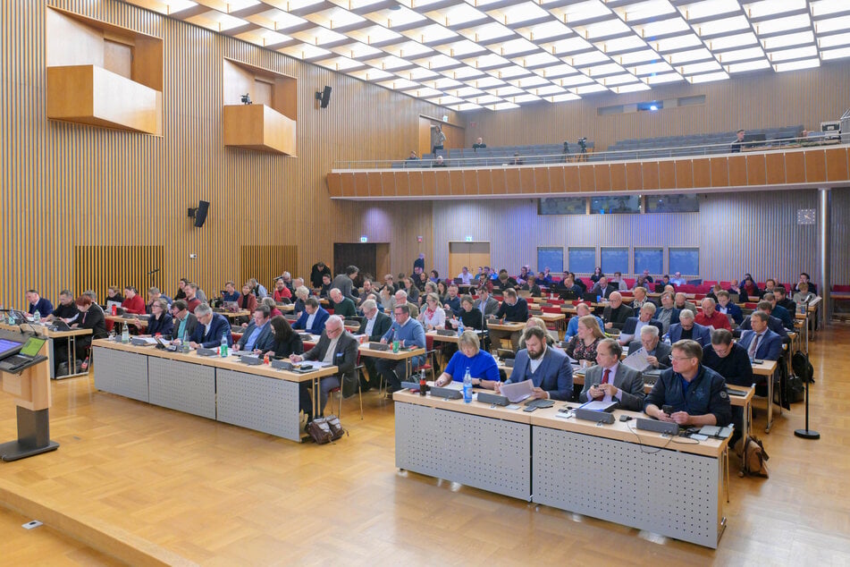 Eine knappe Stunde diskutierten die Stadträte über die finanzielle Notlage der Stadt.