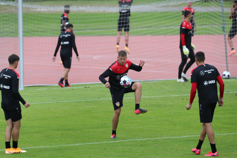 Der VfB Stuttgart bereite sich in einem Trainingslager in Österreich auf die kommende Saison vor. Nun steht das erste Pflichtspiel gegen FC Hansa Rostock an..