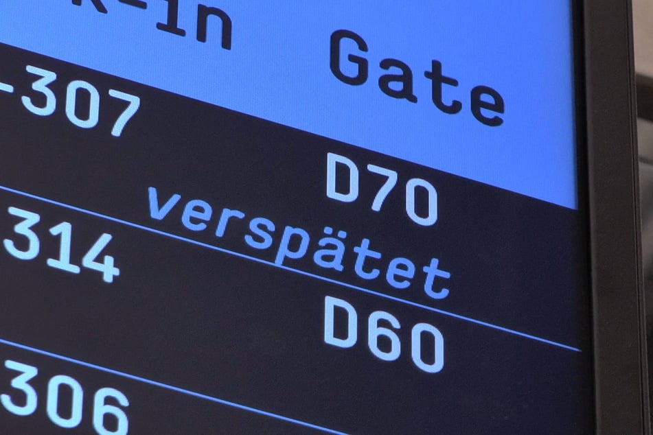Einige Flüge verspätetet sich durch die Maßnahmen gegen die winterlichen Temperaturen.