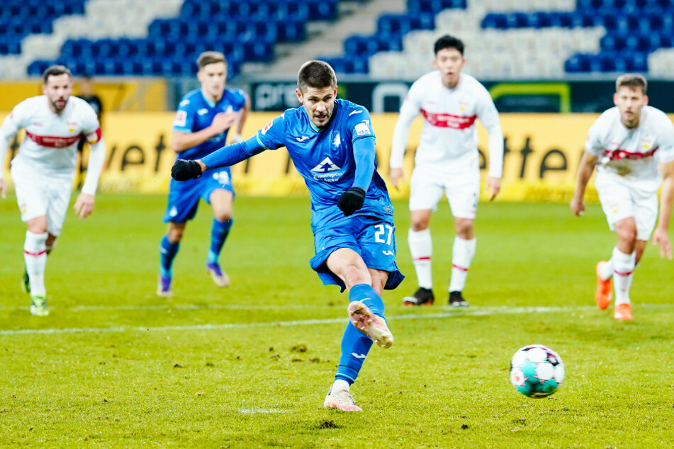Hier trifft Andrej Kramaric (29) vom Punkt für die TSG Hoffenheim zur zwischenzeitlichen 3:2-Führung (71.).