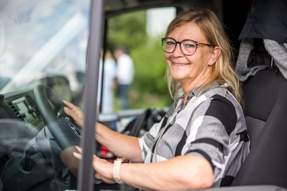 Fahrerin Babette Hüther (56) macht den Job ehrenamtlich.