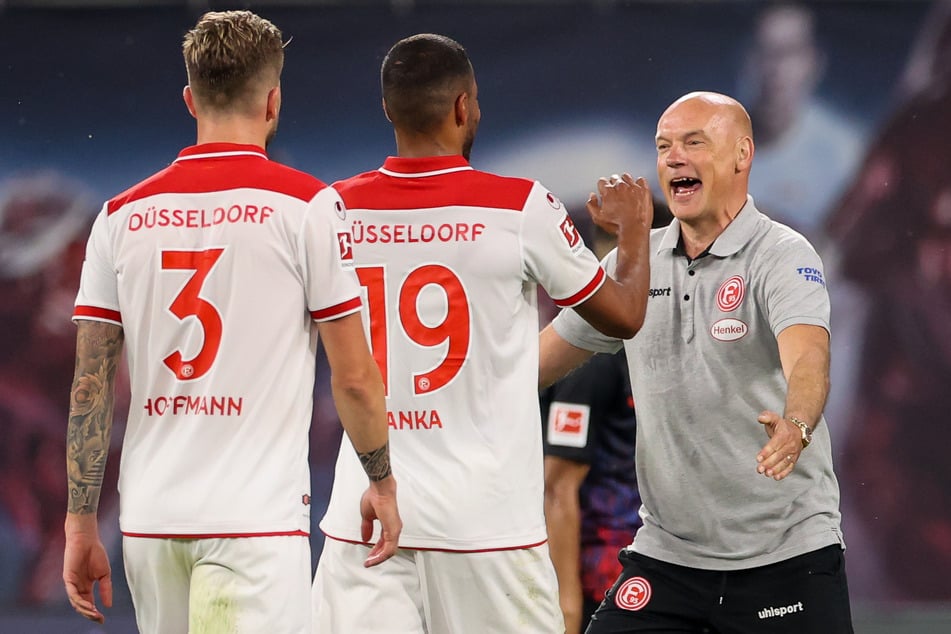 Große Freude bei F95-Coach Uwe Rösler (51, r.) über einen möglicherweise überlebenswichtigen Punkt im Abstiegskampf.