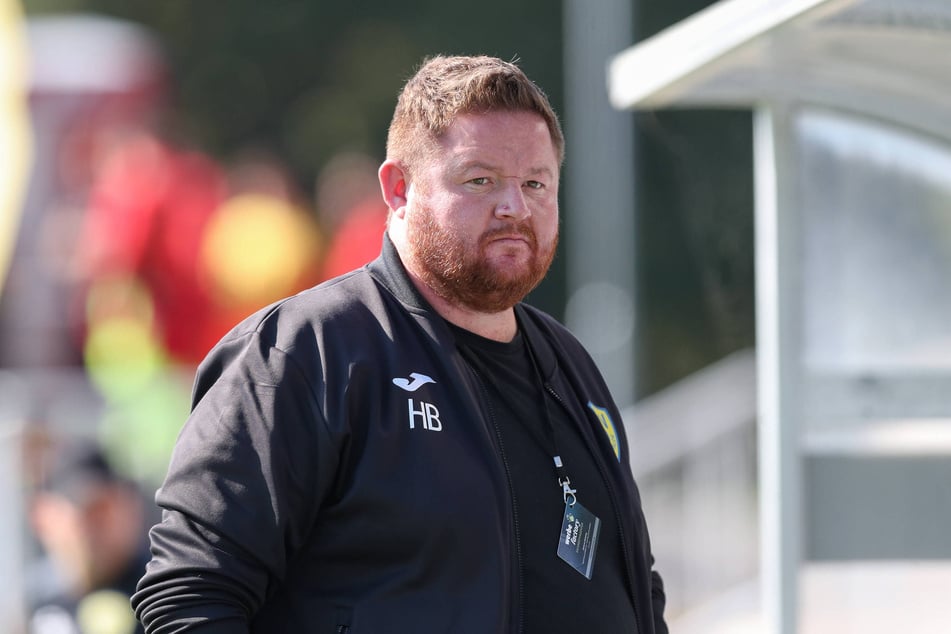 Die Sorgenfalten von FSV-Sportchef Hendrik Brösel (36) werden immer tiefer. (Archivfoto)