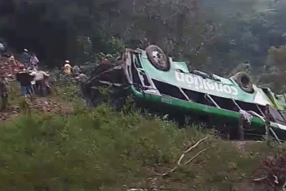 Schlimmer Busunfall an Heiligabend: Zehn Tote, 32 Verletzte