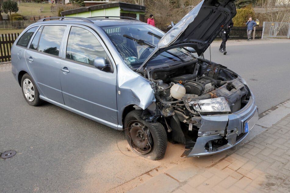 Der Skoda wurde bei dem Unfall schwer beschädigt.