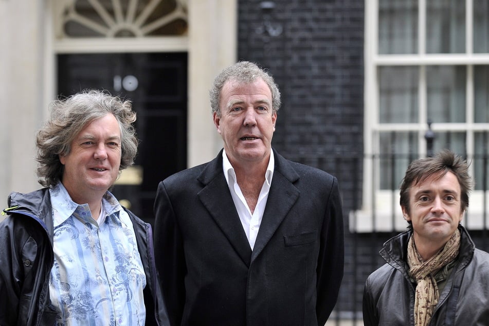 Clarkson umgeben von seinen "Top Gear"-Kollegen James May (l.) und Richard Hammond (r.). (Archivbild)