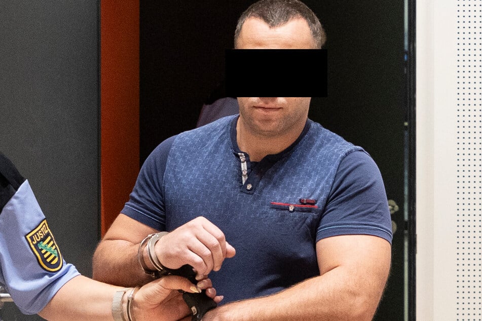 Norbert Z. (32) klaute Weihnachtspost gleich containerweise.