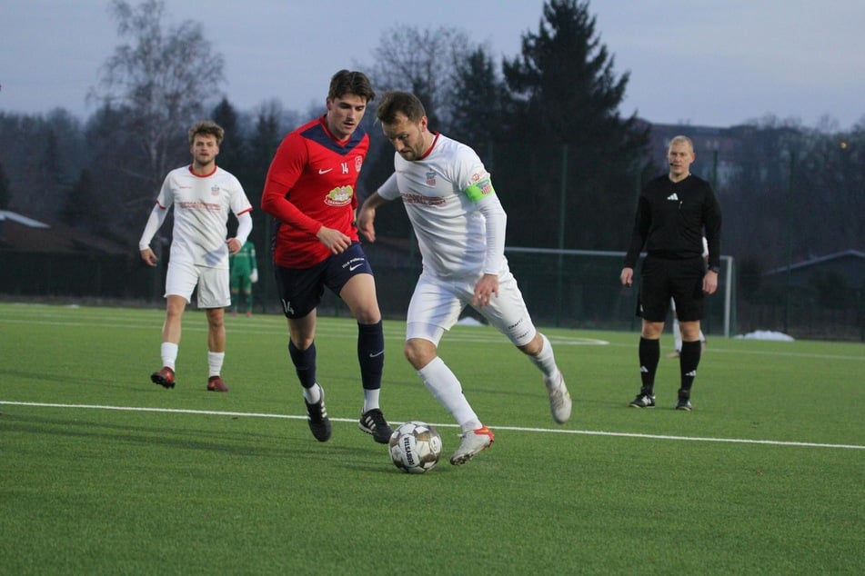 Kapitän Mike Könnecke (am Ball), der in der Vorwoche gegen Meuselwitz pausiert hatte, kehrte zum XXL-Test beim FC Eilenburg in die Startelf zurück.